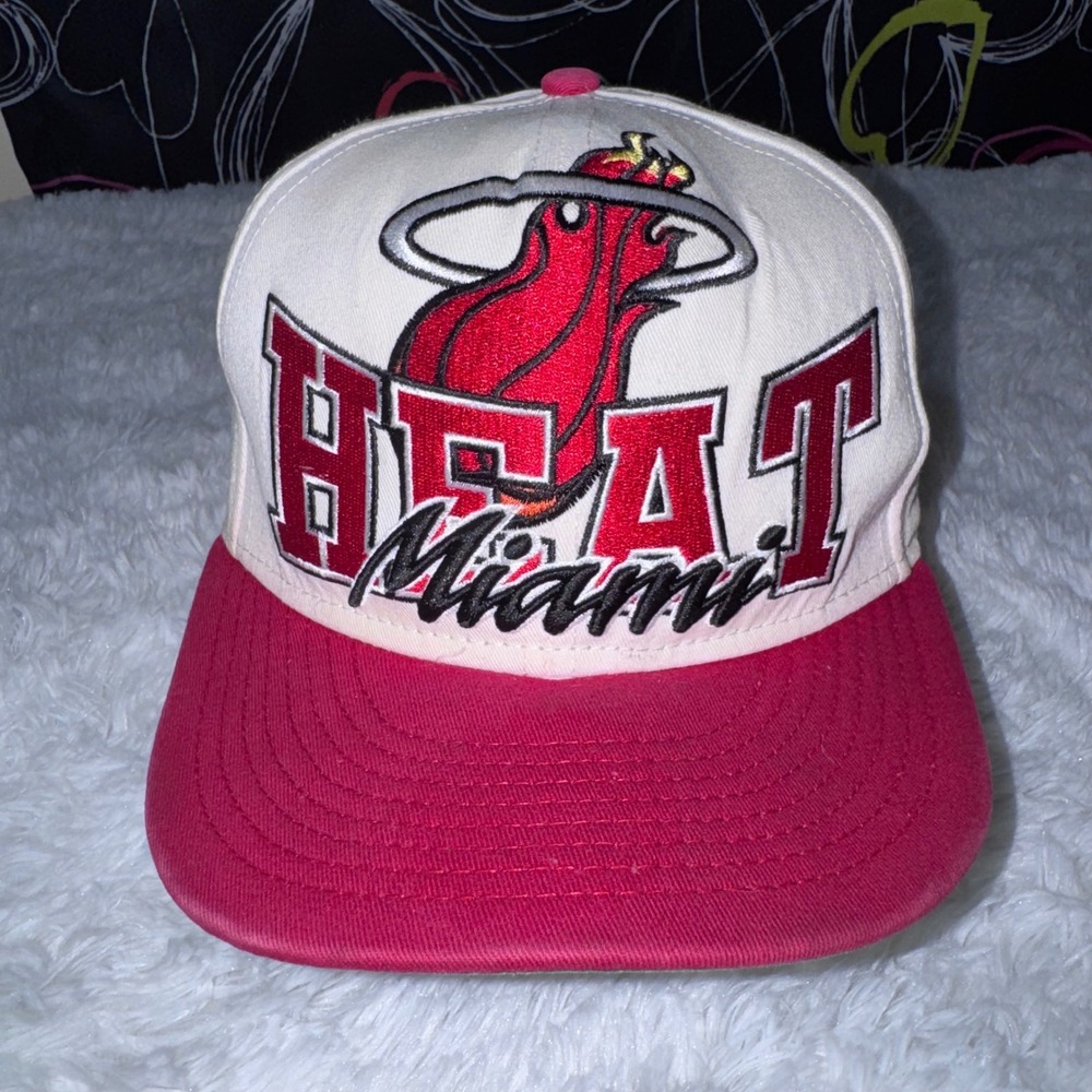 New Era Snapback Hat Mens OSFM White Red Miami Heat Hardwood Classics 9FIFTY